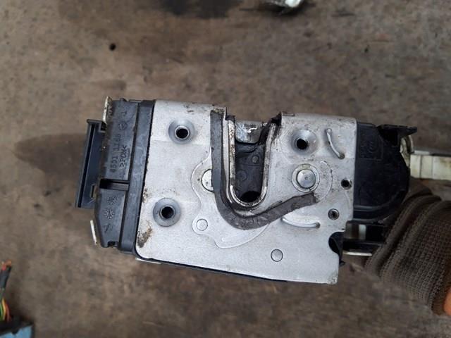 Замок водійських дверей A9067202135 MERCEDES