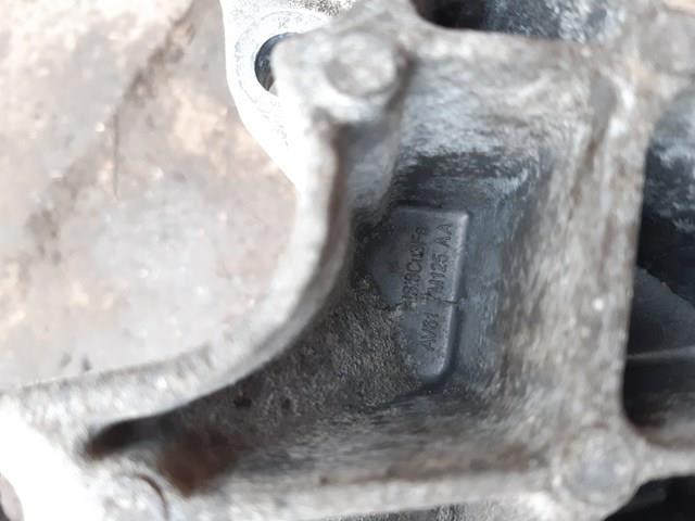 Кронштейн подушки КПП, правий AV617M125AA FORD
