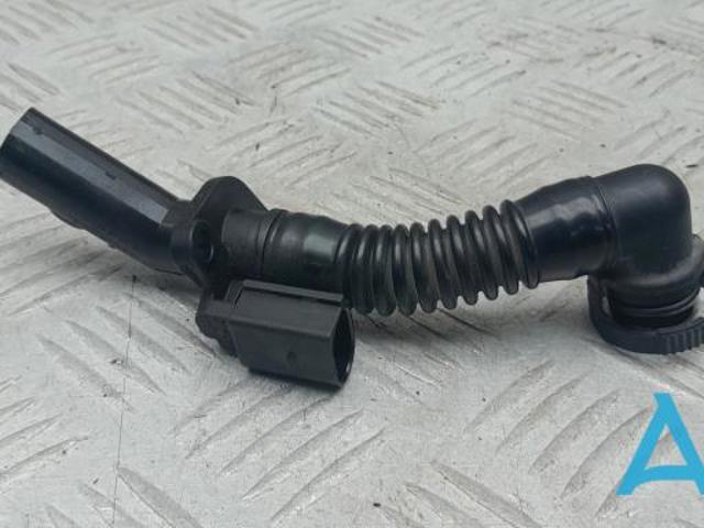 Шланг повітряний вентиляції картера Volkswagen Phaeton I