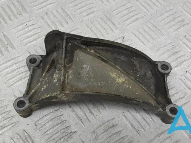Кронштейн кріплення генератора 06E903143D VAG