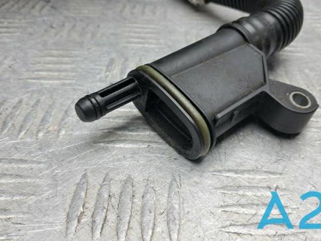 Патрубок вентиляції картерних газів Фольксваген Пассат CC B6