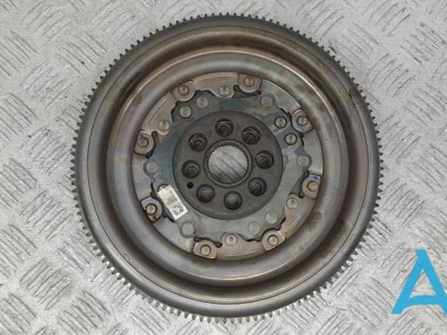Маховик двигуна 06K105266A VAG