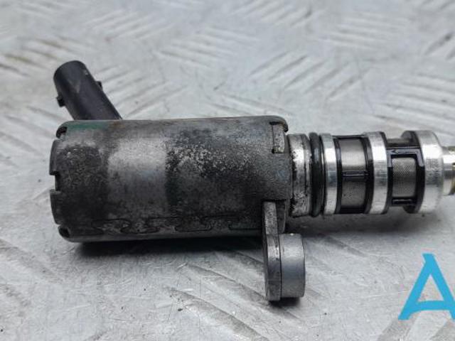 Клапан електромагнітний положення (фаз) розподільного валу 06M115393D VAG