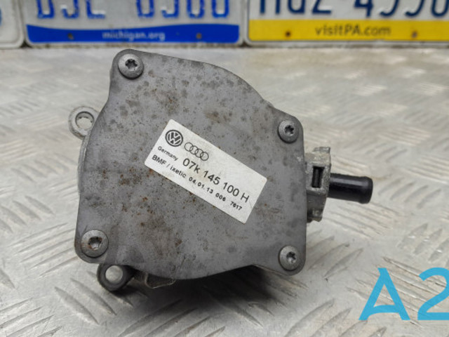 Насос вакуумний 07K145100H VAG