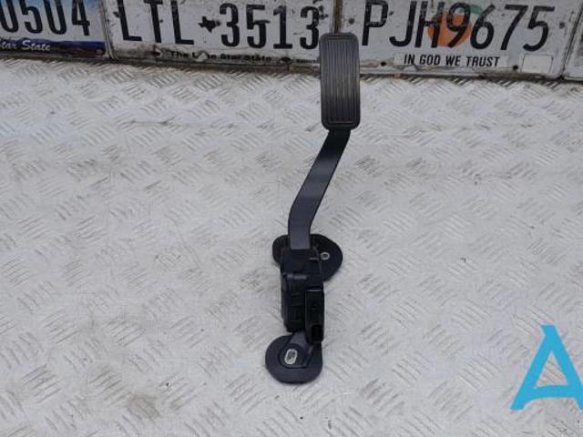 Підаль газу 100530700A TESLA