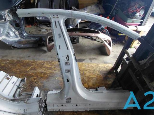 Амортизаційна стійка центральна, права 1024205S0B TESLA
