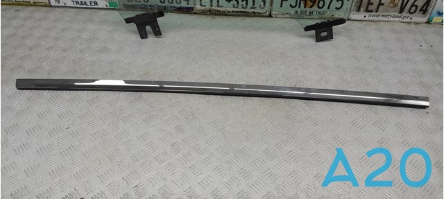 Молдинг опускного скла нижній, двері задньої, правої 103216888D TESLA