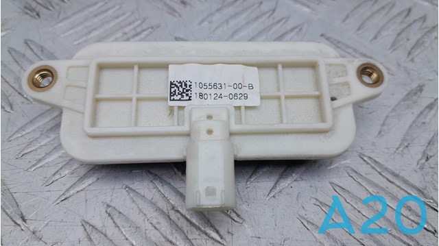 Ручка багажника 105563100B TESLA