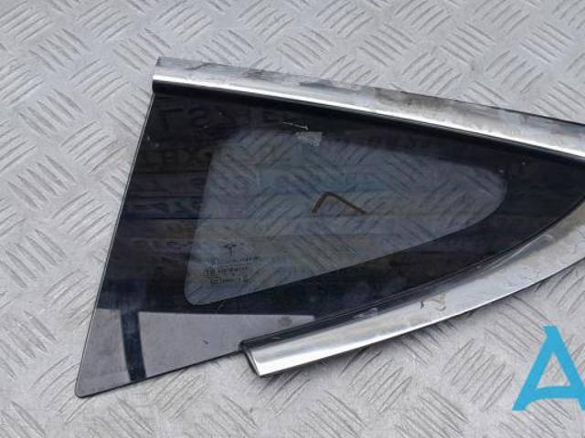 Скло багажного відсіку, ліве 109875700G TESLA