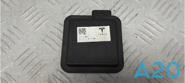 Блок управління системою відкривання воріт гаража 111498400B TESLA