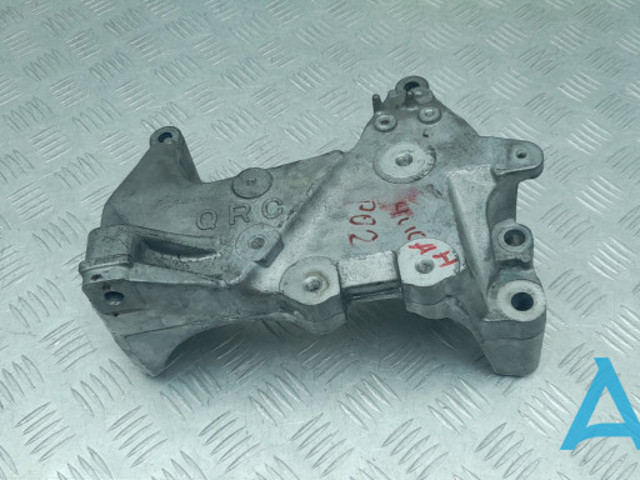 Кронштейн подушки (опори) двигуна, правої 112314BA0B NISSAN