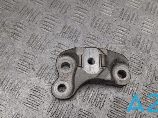 Кронштейн подушки (опори) двигуна, правої 112315NA0A NISSAN