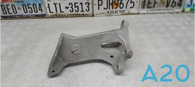Кронштейн подушки (опори) двигуна, лівої 112535SA0A NISSAN