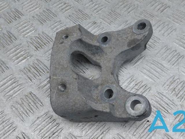 Кронштейн подушки (опори) двигуна, задньої 113325NA0A NISSAN