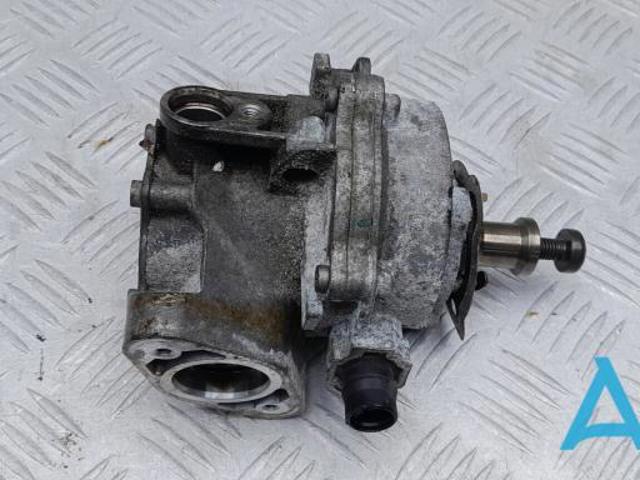 Насос вакуумний 11668618897 BMW
