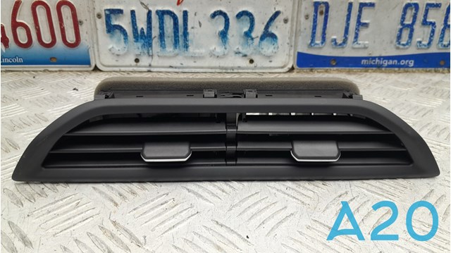 Решітка повітропровода 11A819728AUZB VAG