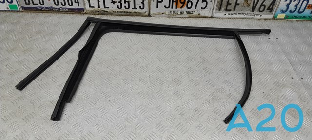 Направляюча скла рамки двері, заднього ліва 11A839439J5AP VAG