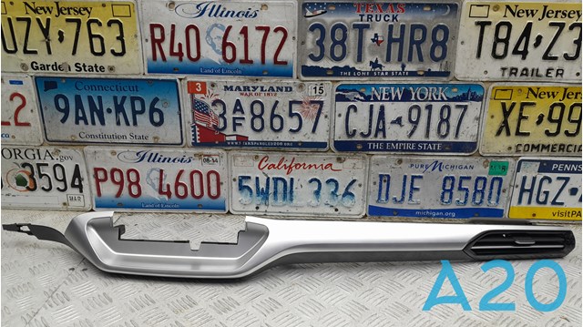 Молдинг (накладка) приладової панелі "торпедо", правий 11B858416AAFJM VAG