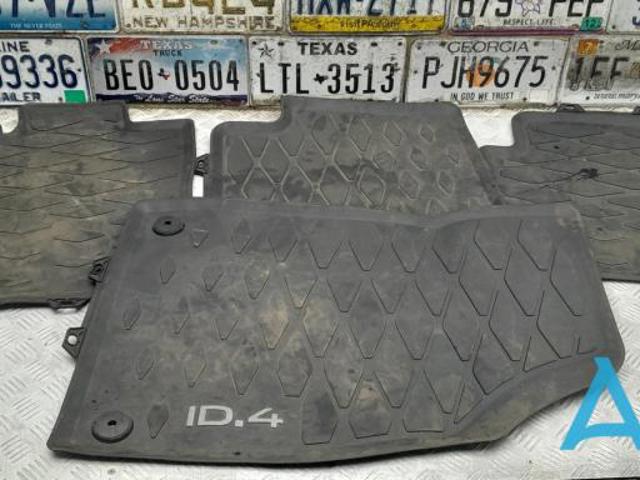 Комплект гумових килимків 11B863011BEUN VAG
