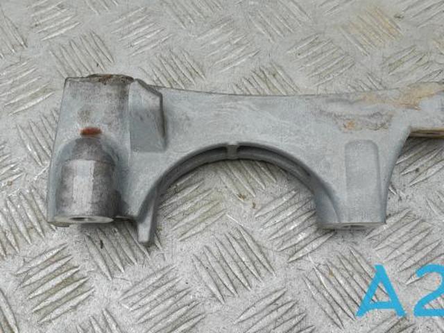 Кронштейн подушки (опори) двигуна, правої 12341F0010 TOYOTA