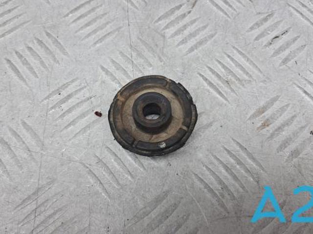 Подушка радіатора охолодження, нижня 1351A037 MITSUBISHI
