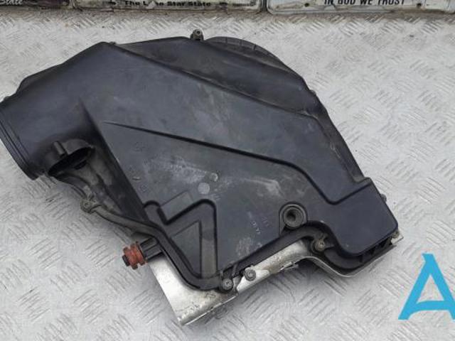 Корпус повітряного фільтра, правий 13717577448 BMW