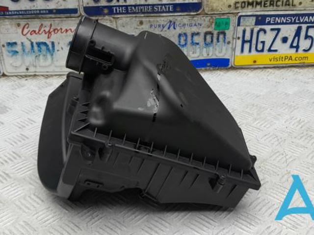 Корпус повітряного фільтра 13718577140 BMW