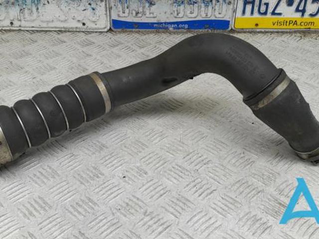 Шланг/патрубок інтеркуллера 13718616212 BMW