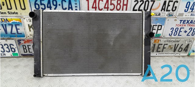 Радіатор охолодження двигуна 1640037300 TOYOTA