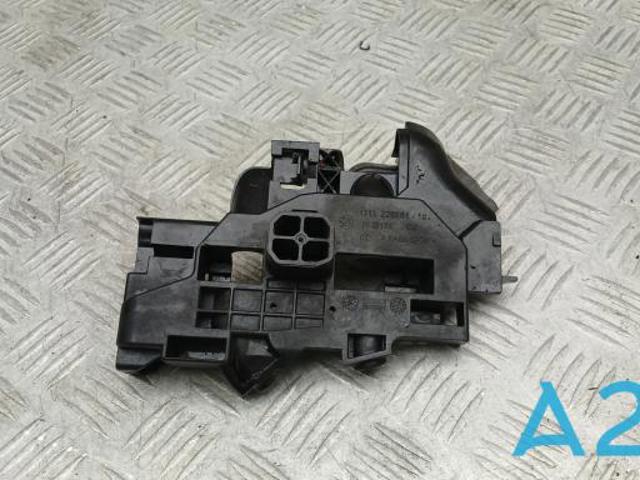 Кронштейн радіатора нижній 17118632125 BMW