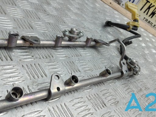 Рампа форсунок системи упорскування палива 17521JA10D NISSAN