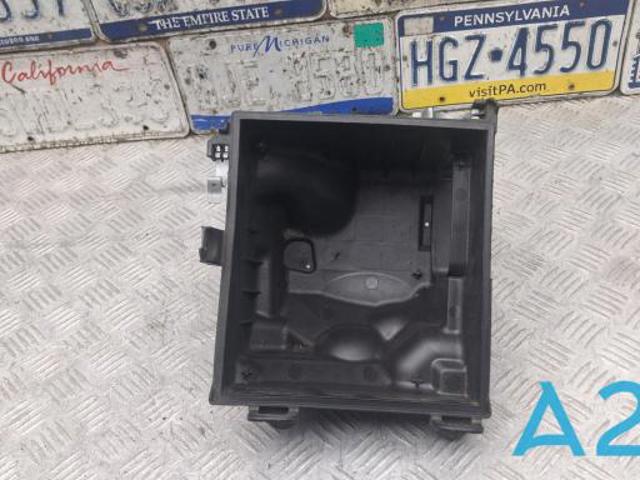 Корпус повітряного фільтра, нижня частина 17701F0010 TOYOTA