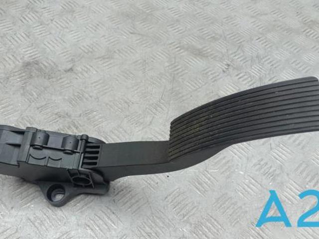 Підаль газу 180025DF0A NISSAN