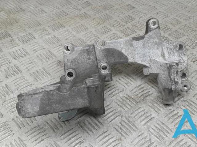 Кріплення генератора 1801A100 MITSUBISHI