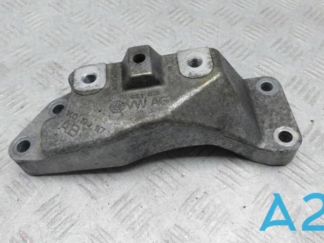 Кронштейн подушки (опори) двигуна, лівої 1K0199117AB VAG