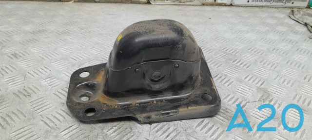 Кронштейн задньої балки 1K0505129L VAG