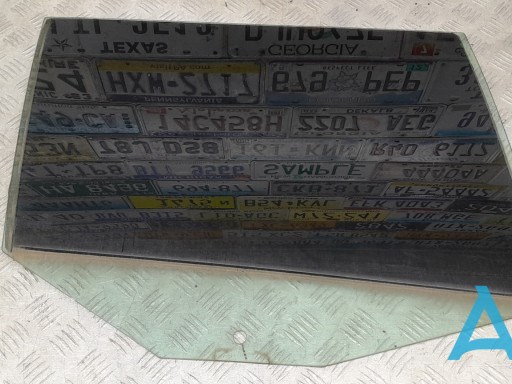 Скло задньої двері правої 1K9845026 VAG