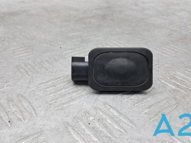 Кнопка приводу замка задньої 3/5 двері (ляди) 1L2Z14018AC FORD