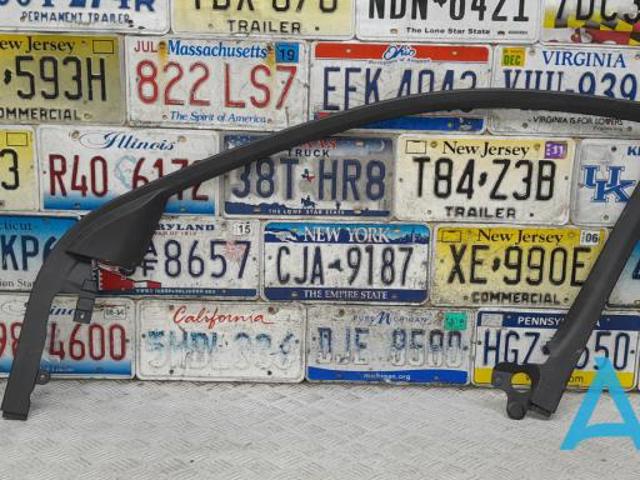 Рама скла передніх дверей правих 1UJ46DX9AB CHRYSLER