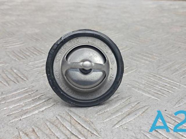 Термостат в корпусі 212303RC0A NISSAN