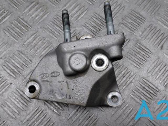 Кронштейн подушки (опори) двигуна, правої 2167003HA1 HYUNDAI