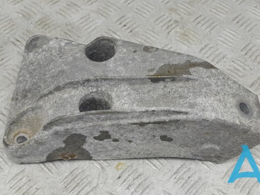 Кронштейн подушки (опори) двигуна, лівої 22116794167 BMW