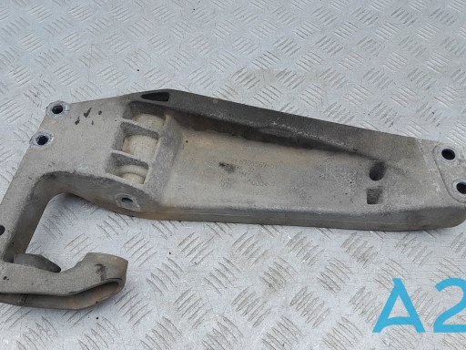 Кріплення кпп 22316786567 BMW