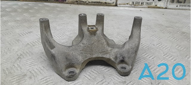 Кронштейн подушки коробки передач 22326777611 BMW