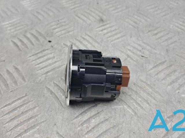Кнопка запуску двигуна 251504BA0A NISSAN