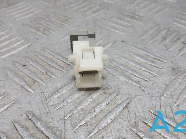 Датчик включення стопсигналу 253205DA0A NISSAN