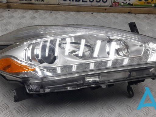 Фара правая 260105AA1E NISSAN