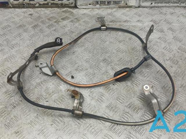 Трос ручного гальма задній, правий 26018SJ000 SUBARU
