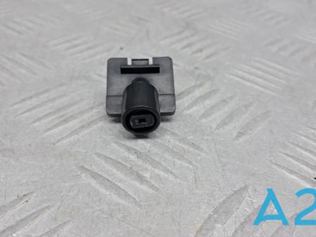 Форсунка омивача скла лобового, права 289325AA0A NISSAN