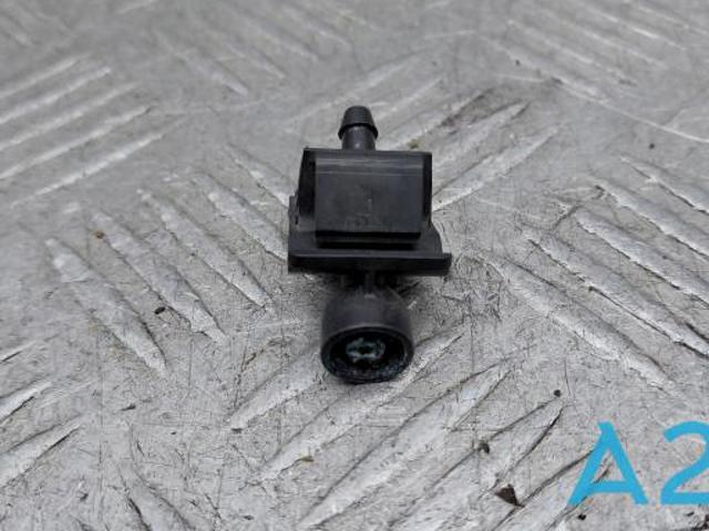 Форсунка омивача скла лобового, права 289325NA0A NISSAN
